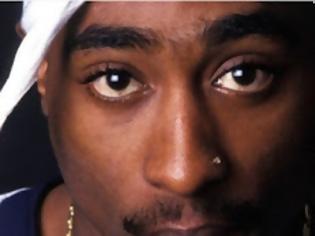 Φωτογραφία για Απίστευτη αποκάλυψη: Μπορεί ο θρυλικός ράπερ Tupac να είναι ακόμα ζωντανός;