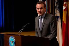 Ο Ομπάμα πρότεινε για υπουργό Στρατού έναν ανοιχτά ομοφυλόφιλο