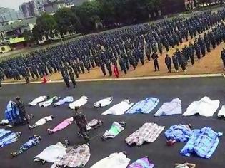 Φωτογραφία για Φοιτήτριες Στρατιωτικής σχολής στην Κίνα εξαναγκάστηκαν να ξαπλώσουν στον ήλιο με παπλώματα