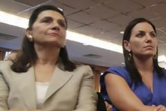 «Άστραψαν» τα φλας από το σταυροπόδι της Όλγας - Φέρτε τα ηρεμιστικά... [photo]