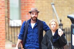 H cougar Kylie Minogue με τον 20 χρόνια νεότερό της σύντροφο