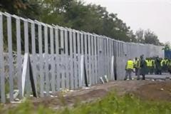 Η Βουδαπέστη ολοκλήρωσε την κατασκευή νέου συρμάτινου φράχτη στα σύνορα με την Κροατία