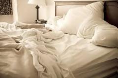 Γιατί δεν πρέπει να στρώνετε ποτέ το κρεβάτι σας;