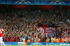 ΕΤΟΙΜΑΖΟΝΤΑΙ ΝΑ ΝΤΥΣΟΥΝ... ΞΑΝΑ ΤΟ «Emirates» ΣΤΑ ΕΡΥΘΡΟΛΕΥΚΑ!