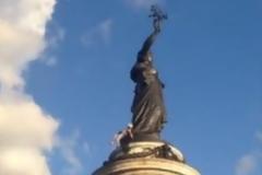 Τραγικό θάνατο βρήκε νεαρός που γλίστρησε από άγαλμα σε φεστιβάλ στη Γαλλία