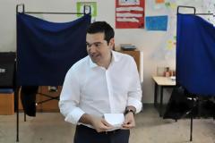 Το λευκό πουκάμισο και οι δηλώσεις πάνω στην καρέκλα του Αλέξη Τσίπρα...