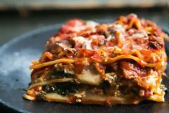 Η συνταγή της ημέρας: Λαζάνια ολικής με σπανάκι και γαλοπούλα