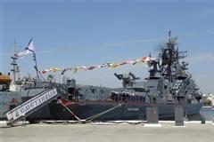 Ρωσικό πολεμικό παραλαμβάνει ευλογία απο τον Αγιο Ανδρέα