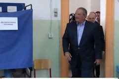 ΤΡΟΜΕΡΟ σκηνικό στην Θεσσαλονίκη: Τι συνέβαινε την ώρα που ψήφιζε ο Κώστας Καραμανλής; [photos]