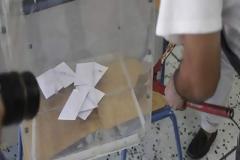 Απρόοπτο στη Νέα Σμύρνη: Δικαστικός αντιπρόσωπος παρέλαβε κάλπη με...