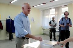 Η απίστευτη ΓΚΑΦΑ του Τζέφρι στο εκλογικό κέντρο - Να γιατί η χώρα έφτασε σε αυτή την κατάντια [video]