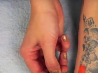 Φωτογραφία για Πώς να καλύψετε ένα ανεπιθύμητο τατουάζ μέσα σε λίγα λεπτά [video]