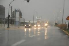 Πάτρα - Τώρα: Μεγάλα προβλήματα από τη δυνατή καταιγίδα - Πλημμύρισαν μαγαζιά και υπόγεια στο κέντρο