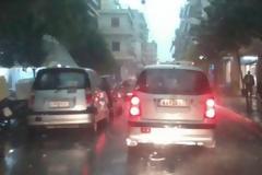 Πλημμύρισε η Πάτρα! - Κυκλοφοριακό κομφούζιο στο κέντρο - Αυτοκίνητα πάνω στην πλατεία Τριών Συμμάχων!