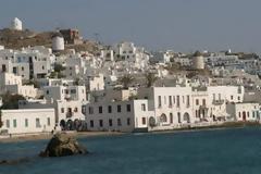 Αυτοί είναι οι επώνυμοι που έπεσαν θύματα της σπείρας που ανοίγει πολυτελή σπίτια στην Μύκονο