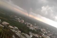 Εικόνες αποκάλυψης σε Λακωνία και Μεσσηνία: Ο ανεμοστρόβιλος τα πήρε και τα σήκωσε όλα [photos]