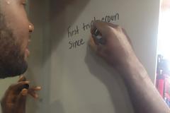 Η ΕΠΙΣΚΕΨΗ ΓΙΑΝΓΚ ΣΤΟ Official Olympiacos Bc Store ΚΑΙ Η... ΕΥΧΗ ΤΟΥ! (PHOTOS)