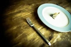 Πως επηρεάζουν πιάτα και συσκευασίες τις μερίδες που καταναλώνουμε