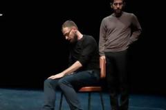 4 Ελληνες συνταξιούχοι αυτοκτονούν - Στο Παρίσι μια παράσταση-σοκ