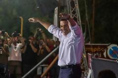 Το γλέντι συγγενών του Τσίπρα μέχρι πρωίας με το «τραγούδι του πρωθυπουργού»