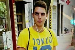 Σε βαρύ κλίμα η κηδεία του 20χρονου που σκοτώθηκε στο τροχαίο στην Κηφισίας - Τραγικές φιγούρες οι γονείς