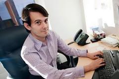 ΑΥΤΟΣ είναι ο κυνικός επιχειρηματίας που εξόργισε όλο τον πλανήτη - Ανέβασε την τιμή φαρμάκου για το AIDS κατά 5.500% [photos]