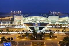 Γερμανίδα με την κόρη της ζουν 15 μήνες στο αεροδρόμιο της Λάρνακας!