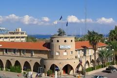 Επιτέθηκαν σε τουρίστα ενώ βρισκόταν σε καφετέρια