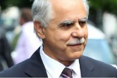 Εκπληξη: Ο Γιάννης Μπαλάφας φόρεσε γραβάτα