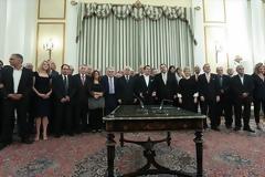 ΛΑΪΚΗ ΕΝΟΤΗΤΑ: ΠΟΛΥΠΛΗΘΗΣ ΚΑΙ ΑΝΑΚΥΚΛΩΜΕΝΗ Η ΝΕΑ ΚΥΒΕΡΝΗΣΗ