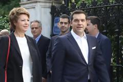Τι απέσπασε την προσοχή του Αλέξη Τσίπρα στο Προεδρικό Μέγαρο