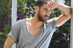 Κούκλα: Ο Γιούρκας Σεϊταρίδης μας γνωρίζει την πανέμορφη αδελφή του