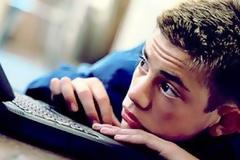 H Ελλάδα πρώτη στην υπερβολική χρήση του διαδικτύου στην Ευρώπη