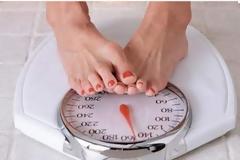 Τι να κάνεις για να μην σε πιάνει πανικός κάθε φορά που ζυγίζεσαι