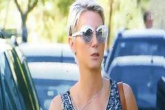 Πανέμορφη: Τσακώσαμε τη Νατάσα Καραμανλή στο Νέο Ψυχικό για φαγητό [photos]