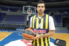 Ο ΣΛΟΥΚΑΣ ΜΕ... ΑΛΛΗ ΦΑΝΕΛΑ ΚΑΙ ΣΤΗ ΔΙΑΘΕΣΗ ΤΟΥ ΟΜΠΡΑΝΤΟΒΙΤΣ (PHOTOS)