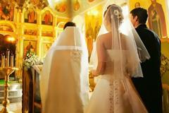 Τι σημαίνει το πάτημα του ποδιού του γαμπρού κατά το μυστήριο του γάμου;