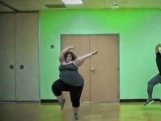 Φωτογραφία για Η εύσωμη χορεύτρια που έκανε το Internet να υποκλιθεί... [video]