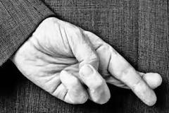 Ανακαλύψτε έναν ψεύτη από 6 απλές κινήσεις...