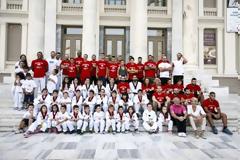 ΕΡΥΘΡΟΛΕΥΚΟ ΤΟ ΔΗΜΟΤΙΚΟ ΘΕΑΤΡΟ ΤΟΥ ΠΕΙΡΑΙΑ