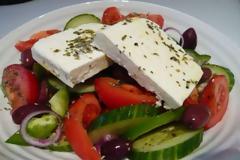 ΣΑΛΟΣ ΣΤΗΝ ΠΡΕΒΕΖΑ: Χωριάτικη με λάδι από καντήλια νεκροταφείου