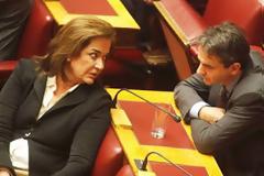 ΝΔ: Άγριος καυγάς Κυριάκου - Ντόρας μπροστά στον Κωνσταντίνο Μητσοτάκη – Στο νοσοκομείο ο επίτιμος