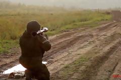 Τι γίνεται όταν 45 στρώματα από αλεξίσφαιρο γυαλί έχουν να αντιμετωπίσουν ένα εκτοξευτή πυραύλων RPG-7 (Βίντεο)