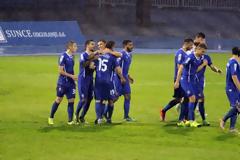 ΠΕΡΙΠΑΤΟ...  Η ΝΤΙΝΑΜΟ Ζ. ΕΝΟΨΕΙ ΜΠΑΓΕΡΝ Μ.!