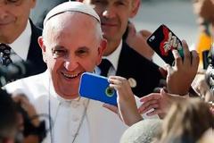 Ο Πάπας Φραγκίσκος ετοιμάζει άλμπουμ με μουσική ποπ-ροκ