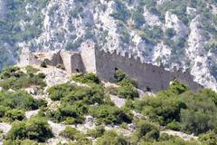 Σε ερείπια και χαλάσματα έχει μετατραπεί το κάστρο Ελευθεροχωρίου Παραμυθιάς κοντά στην Εγνατία οδό