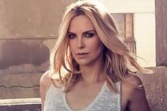 Η Charlize Theron (ξανα)έκοψε τα μαλλιά της πολύ κοντά [photos]