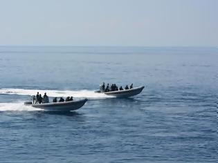 Φωτογραφία για Και τα ''βατράχια '' του Λιμενικού σε επίδειξη επέμβασης σε εμπορικό πλοίο σε ξένους προσκεκλημένους