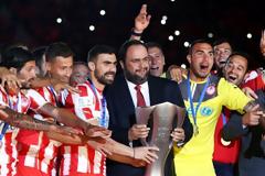 ΜΠΡΟΣΤΑ ΣΕ ΕΝΑ ΑΣΥΛΛΗΠΤΟ ΣΤΑΤΙΣΤΙΚΟ ΡΕΚΟΡ Ο ΘΡΥΛΟΣ! (PHOTOS)