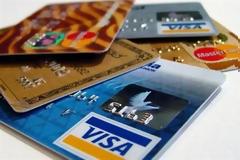 Μειώνονται οι δόσεις στις πιστωτικές κάρτες